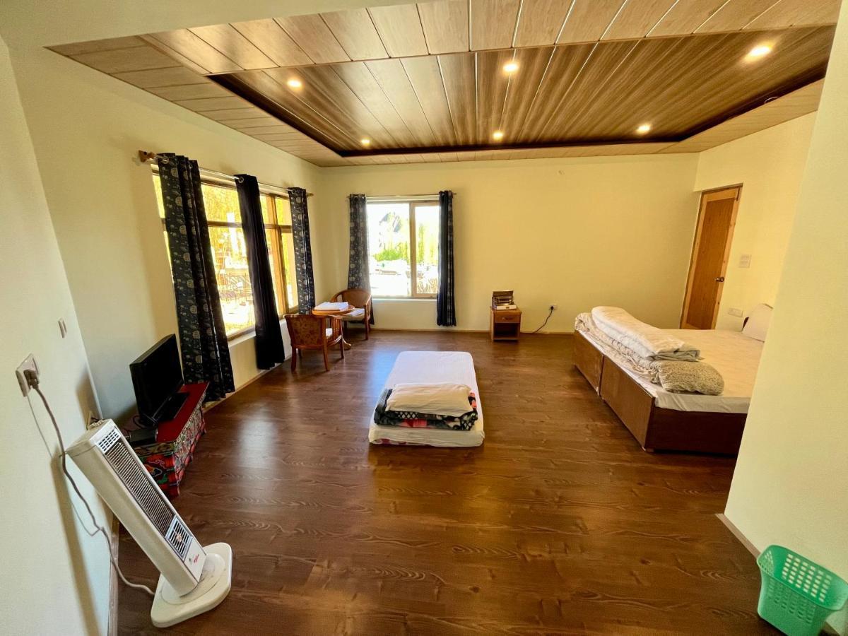 Niri-La Guest House 레 외부 사진