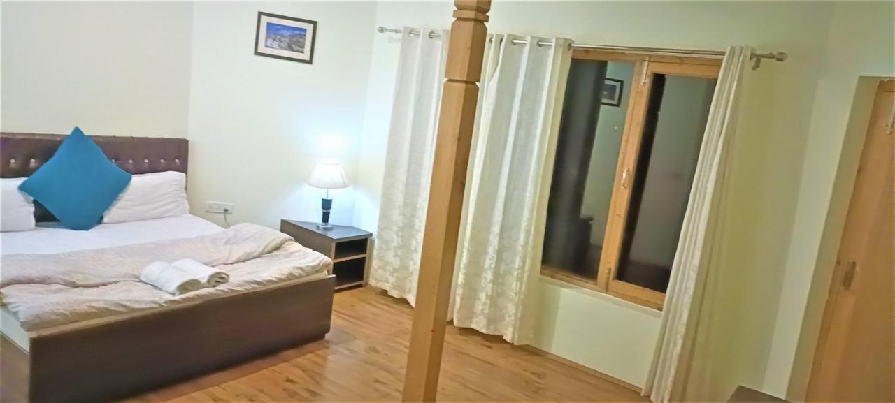Niri-La Guest House 레 외부 사진