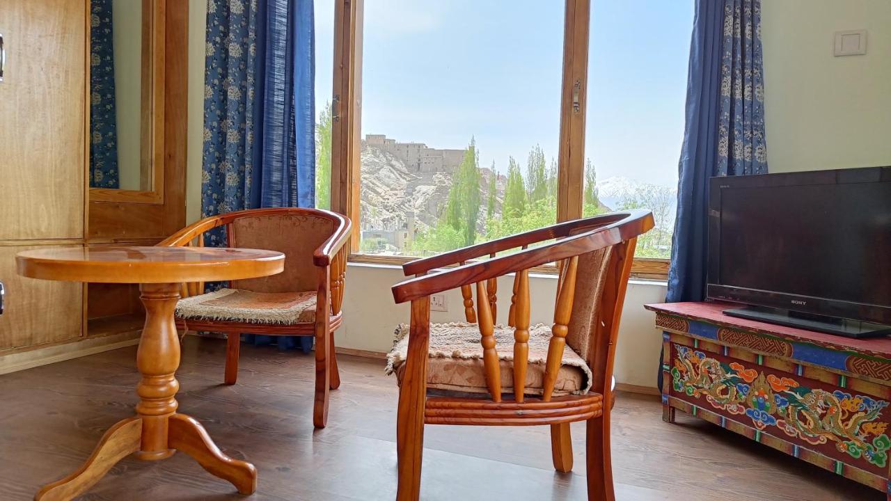 Niri-La Guest House 레 외부 사진