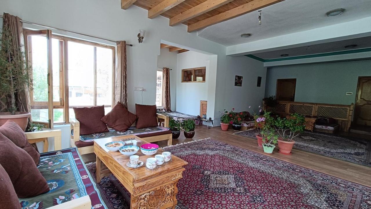 Niri-La Guest House 레 외부 사진