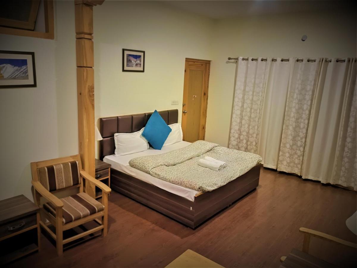 Niri-La Guest House 레 외부 사진
